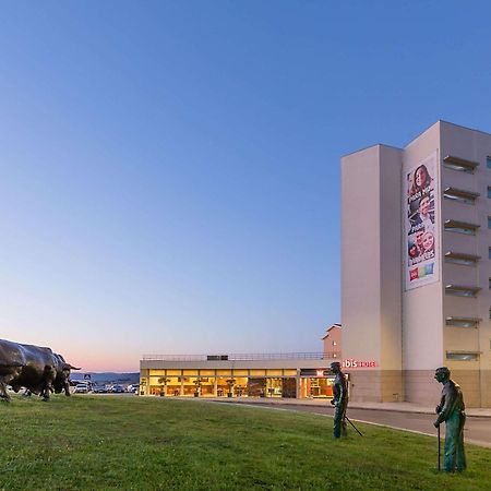 Hotel ibis Braganca Bagian luar foto
