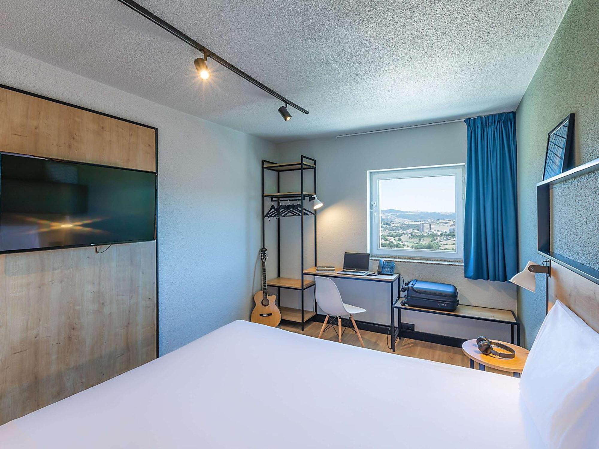 Hotel ibis Braganca Bagian luar foto