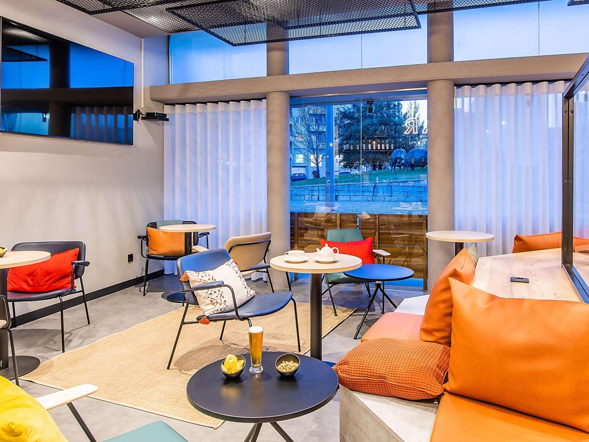 Hotel ibis Braganca Bagian luar foto