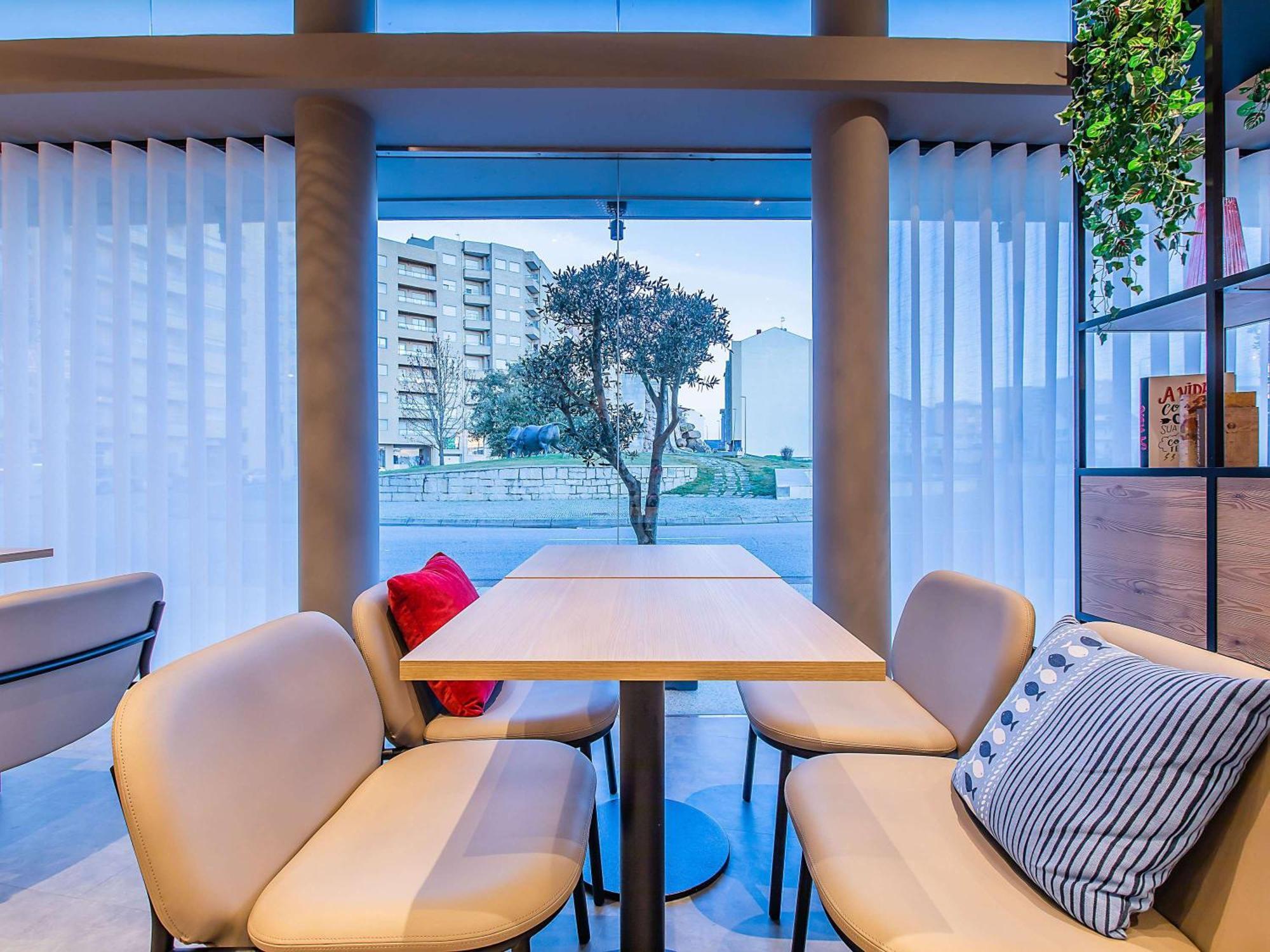 Hotel ibis Braganca Bagian luar foto