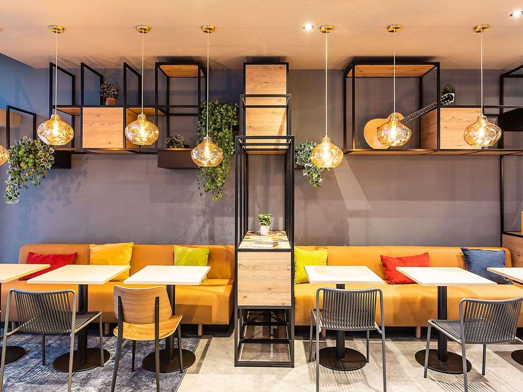 Hotel ibis Braganca Restoran foto