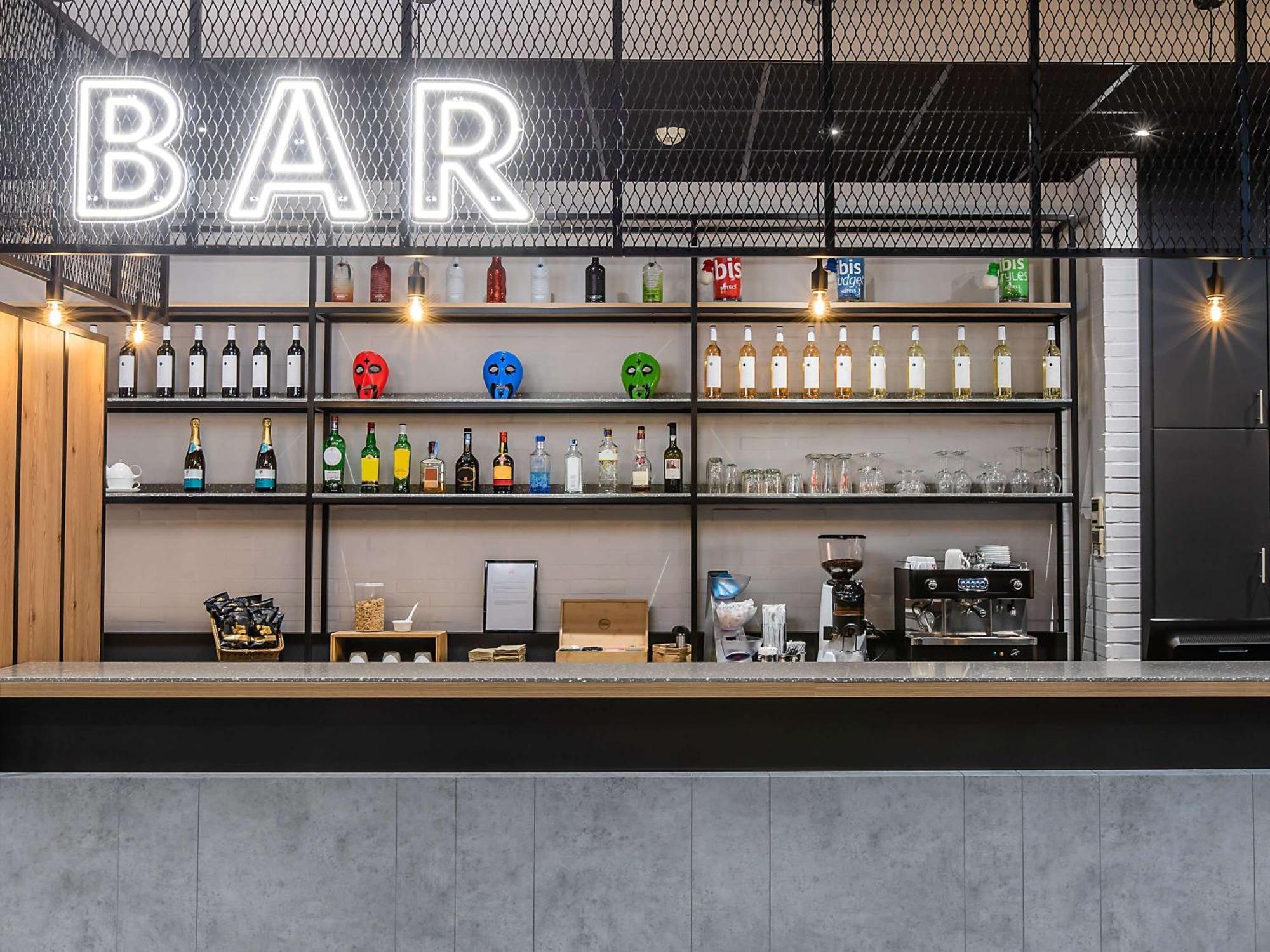 Hotel ibis Braganca Bagian luar foto