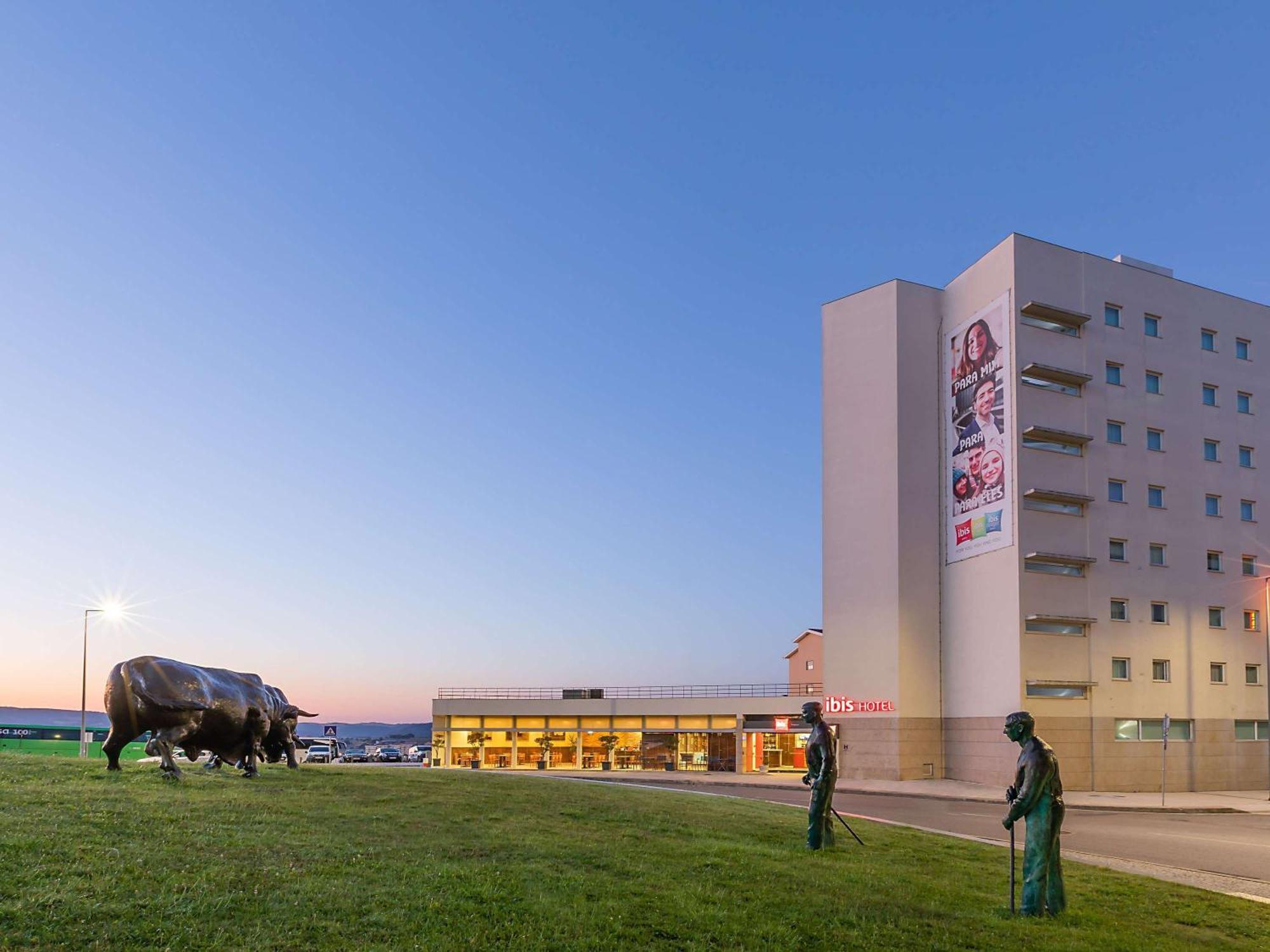 Hotel ibis Braganca Bagian luar foto