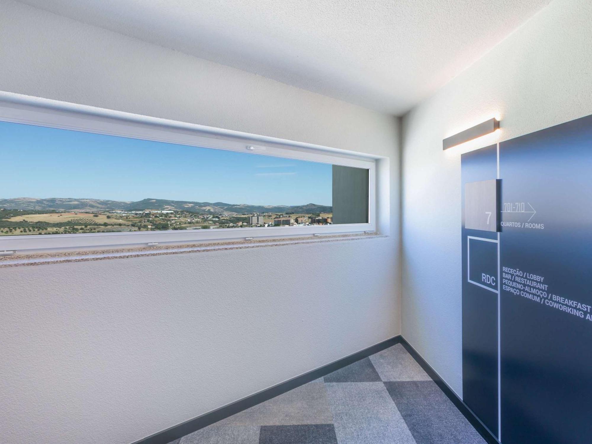 Hotel ibis Braganca Bagian luar foto